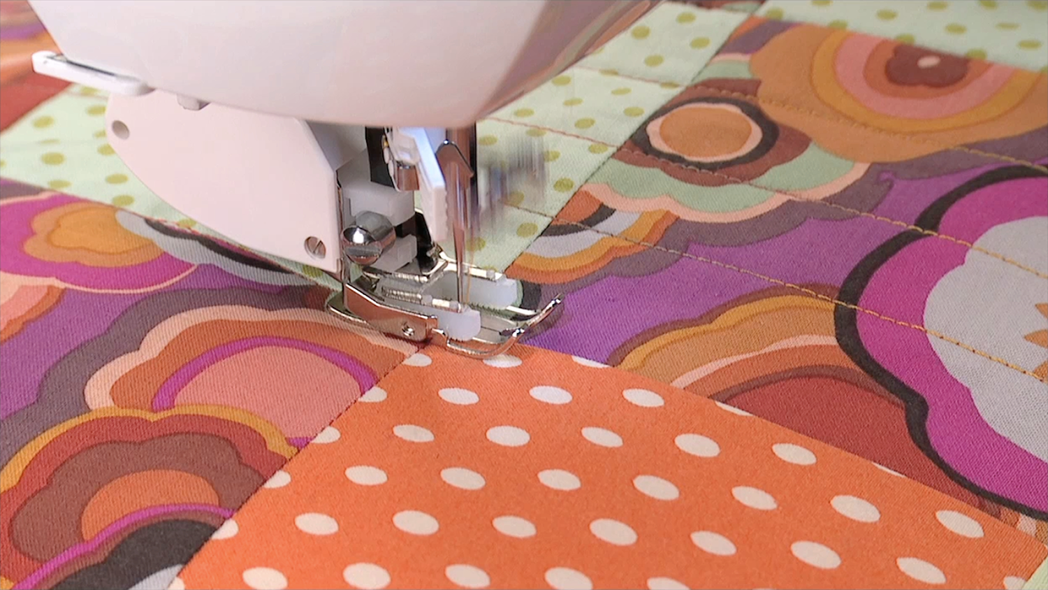 How to Attach a Walking Foot to a Singer Confidence Quilting